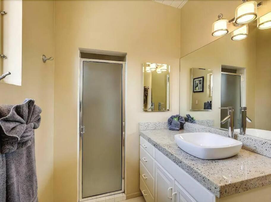 Serene 4 Bed 3 Bath Heated Pool Natural Backyard Heart Of Палм Спринг Екстериор снимка